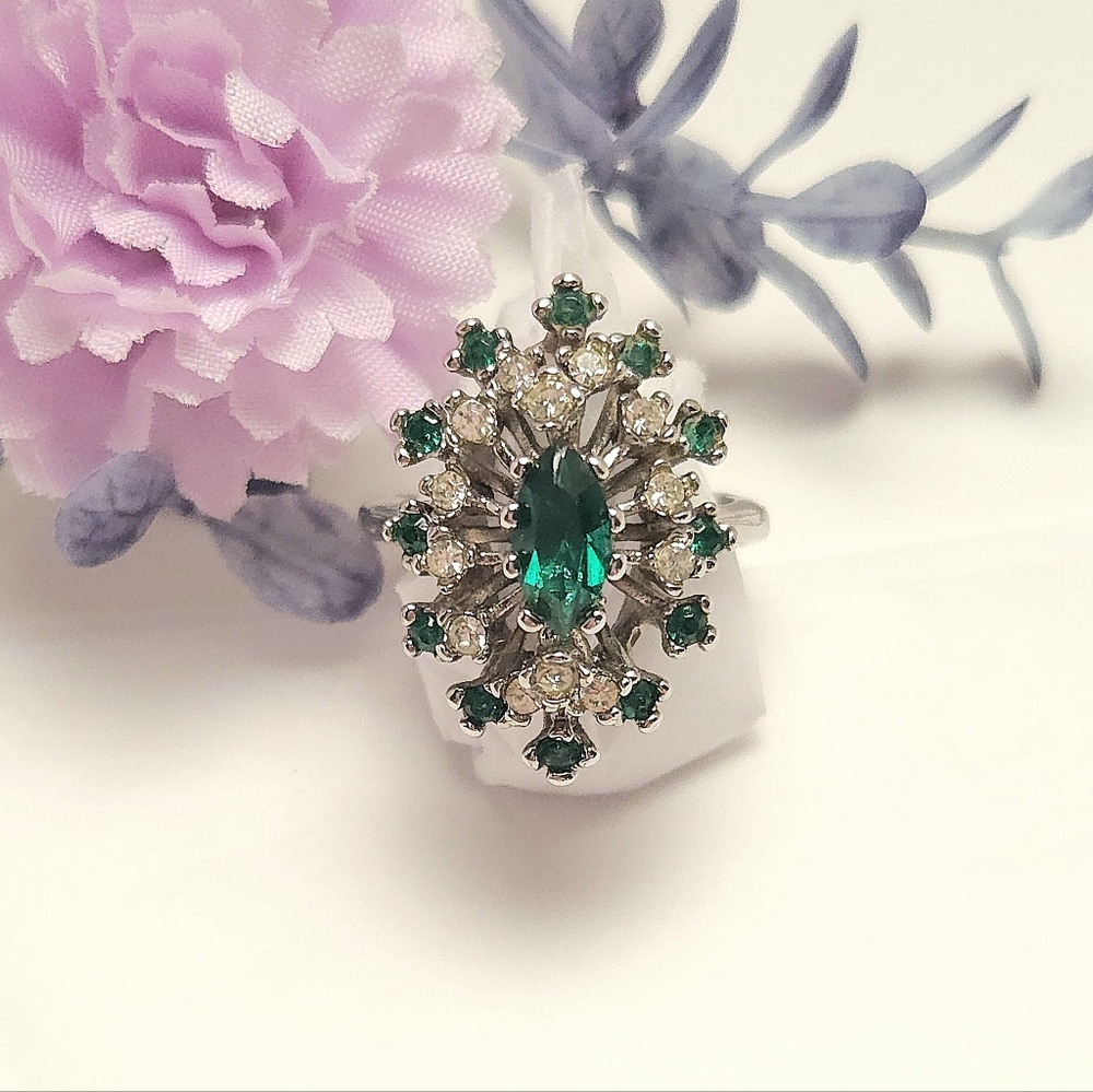 Vintage 18KT HGE White Gold Emerald & Cubic Zirconia Ring Cocktail Ring - Picture 4 of 14